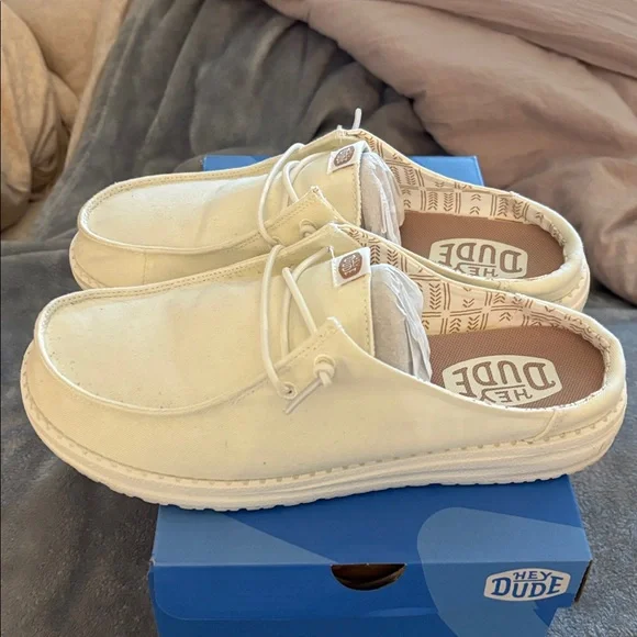 Hey Dude women’s Wendy slip in white shoes - Picture 3 of 6